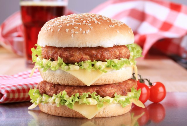 Burgeri su snaga amerièkog dolara: Big Mac jeftiniji u evrozoni, nego u SAD-u