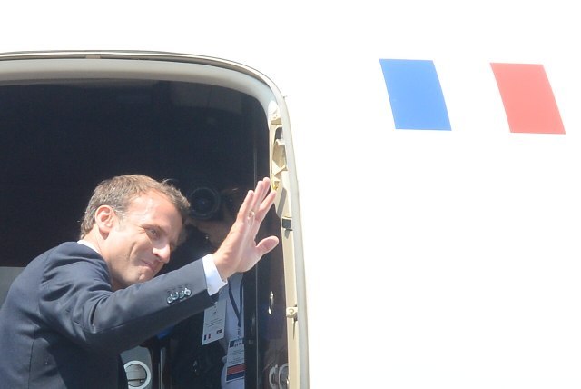 Red carpet for departure as well: Au revoir, Macron FOTO