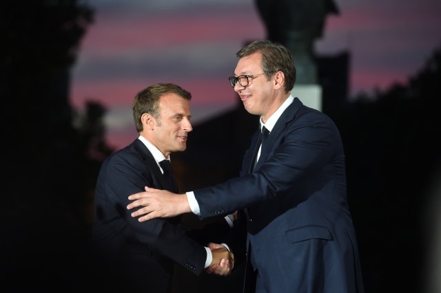 "Èini se da je Francuska spremna za neki dogovor Beograda i Prištine"