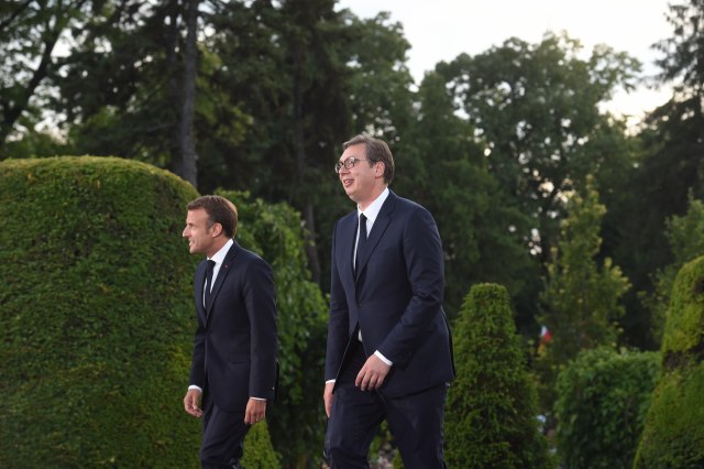 Da li je to francuski ambasador potvrdio da Makron šalje specijalnog izaslanika? VIDEO