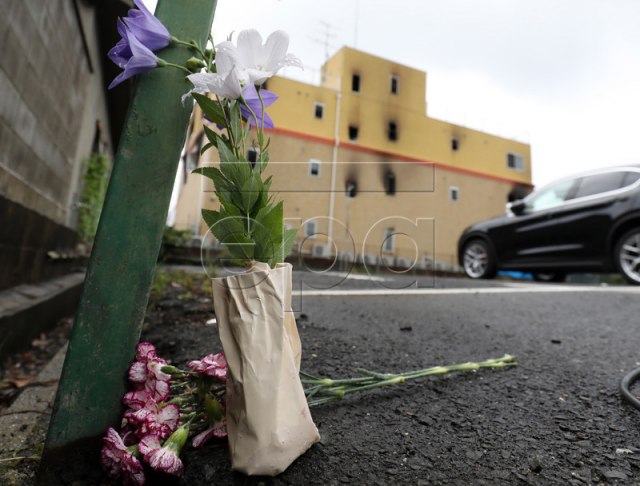 Najgore masovno ubistvo u poslednjih 18 godina: Cveæe ispred spaljenog studija u Japanu