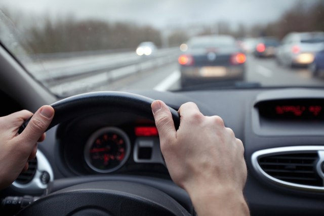 Petak i produženi vikend: Gužve na auto-putevima, savetuje se oprez