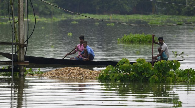 Broj mrtvih u poplavama u južnoj Aziji poveæan na više od 160