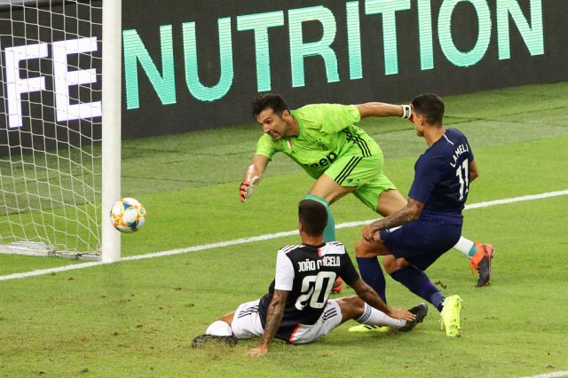 Kejnov gol sa pola terena za pobedu nad Juventusom VIDEO