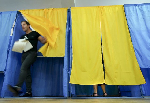 Otvorena birališta u Ukrajini - da li će se ostvariti predviđanja?