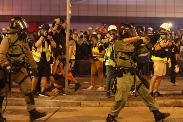 Na novim protestima u Hongkongu zatražena istraga policijske taktike
