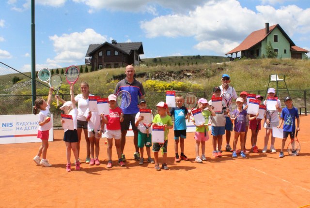Na Zlatiboru organizovana besplatna škola tenisa za decu