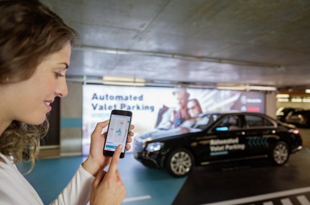 Daimler i Bosch dobili dozvolu – automobile æemo parkirati pomoæu telefona VIDEO