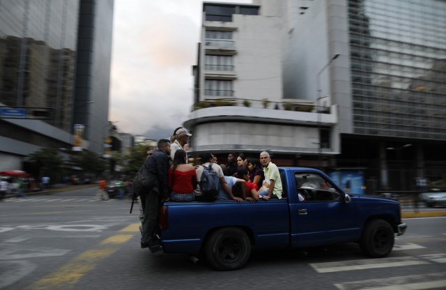 Venecuela opet u mraku; Vlast: Elektromagnetski napad
