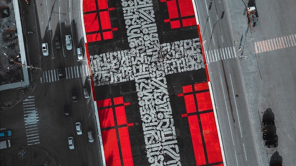 Ruski ulièni grafit "sluèajno&#x201c; prekriven asfaltom