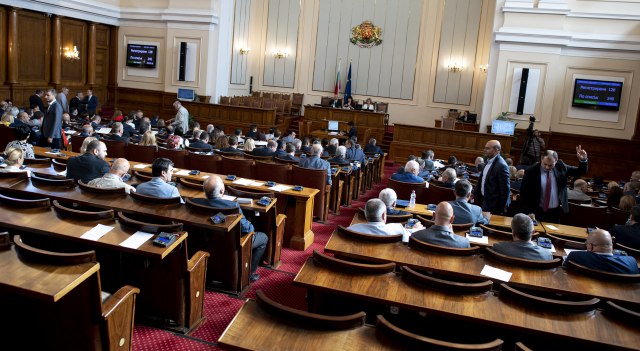 Bugari zakomplikovali: Skupština odbacila veto predsednika - Americi plaćaju 1,2 milijarde $
