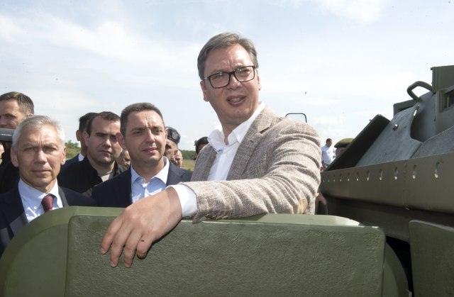Vučić: Hvala Putinu! Stižu nam i Mi-35, Mi-17, još oklopnih vozila i tenkova VIDEO