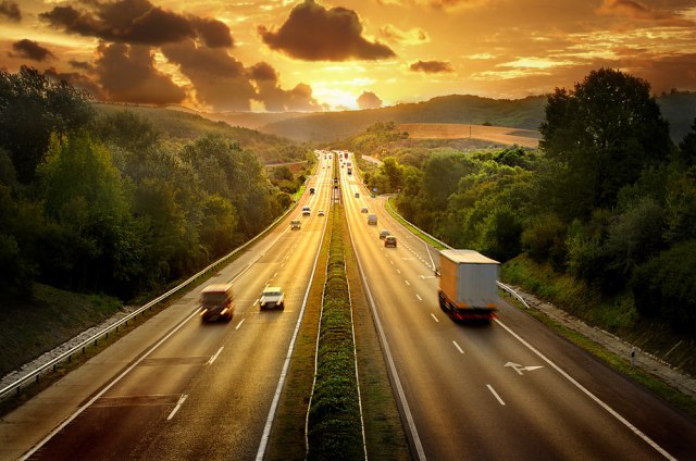 Saveti za auto-put: Šta raditi prilikom nesreće, vožnje u suprotnom smeru i čuveno odstojanje