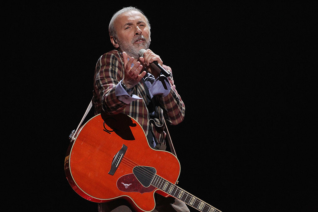 Voleli ste njen hit sa Dinom Merlinom! Muškarci su nekada uzdisali za njom, a danas okopava zemlju na selu! Da li je prepoznajete?