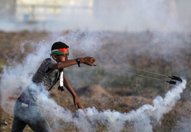 Bojevom municijom na demonstrante: Ubijena dva Palestinca