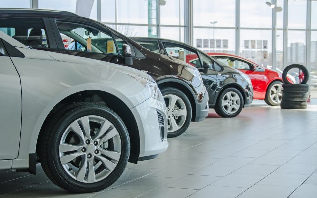 Pala prodaja automobila, najviše kod električnih i hibridnih vozila