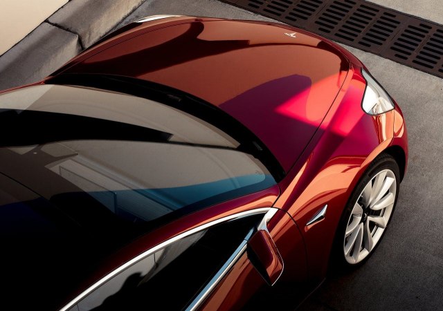 Tesla Model 3 kabriolet bi bio opasan rival Mazdi MX-5 FOTO