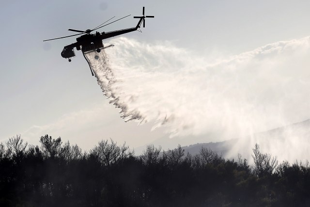 Gori Grèka: Stotine vatrogasaca gase tri velika požara FOTO/VIDEO