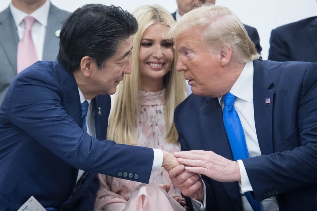 Tramp traži od Abea da Japan kupuje više proizvoda američkih farmera