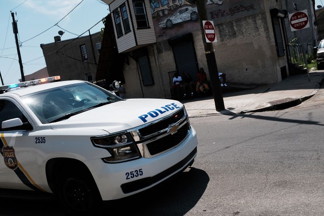 Petosatna drama u Filadelfiji, ranjeni policajci, uhapšen napadaè VIDEO