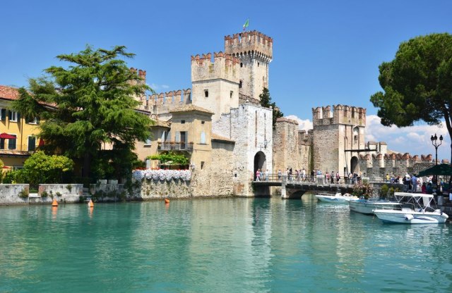 Kao da pluta na vodi: Čuveni italijanski zamak oduševljava lepotom