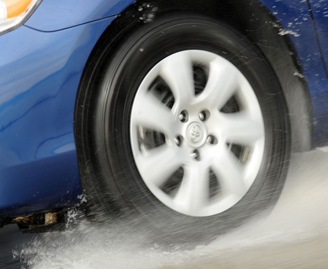 Pravilnom upotrebom pneumatika do bezbedne vožnje