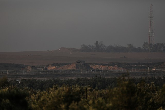 Izrael odgovorio na raketnu vatru, borbeni avioni gađali u Pojasu Gaze