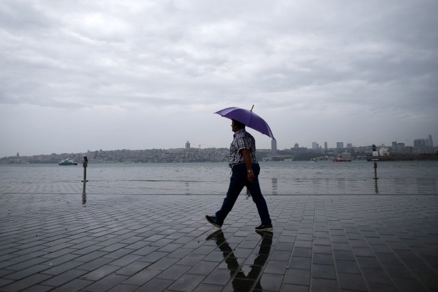 Obilne kiše u Istanbulu, poginula jedna osoba