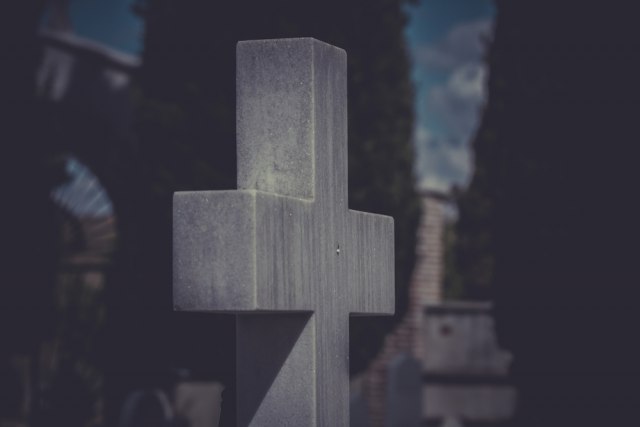 Spomen-obeležje srpskim vojnicima na groblju u Tirani