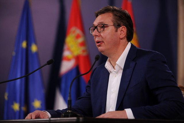 Vučić na sastanku sa ministrima i direktorima preduzeća o investicionom planu