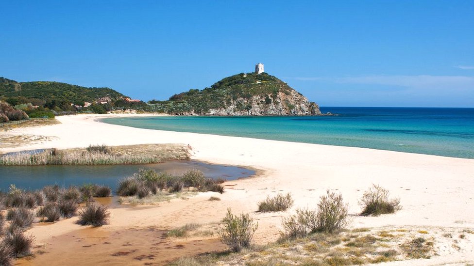 Sardinija, krađa i pesak: Francuskim turistima preti kazna zatvora