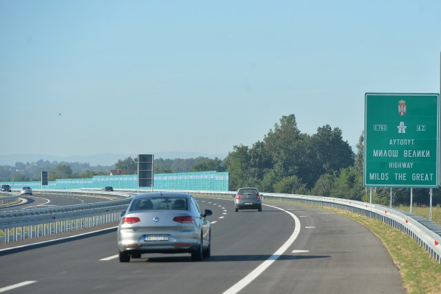 Za 12 sati: Od puštanja u saobraćaj auto-putem Miloš Veliki prošlo 4.100 vozila