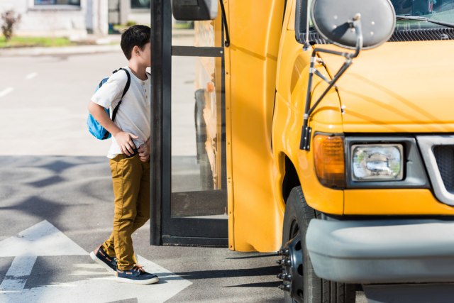 Novi pravilnik za prevoz dece u autobusima: Upotreba sigurnosnih pojaseva obavezna