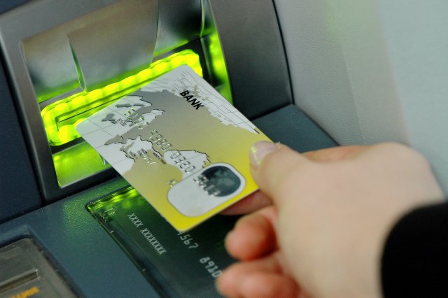 Koji bankomati u Srbiji su najpovoljniji, a koje bi trebalo izbegavati