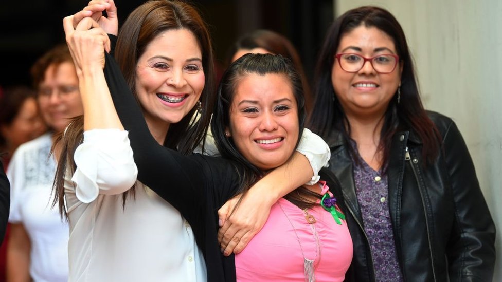 El Salvador: Osloboðena žena osuðena na 30 godina zatvora zbog smrti novoroðenèeta