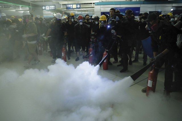 Interventna protiv demonstranata: "Operacija raspršivanja uz korišæenje minimalne sile" VIDEO