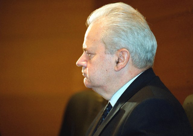 Procurio poslednji snimak Miloševića pred odlazak u Hag? VIDEO