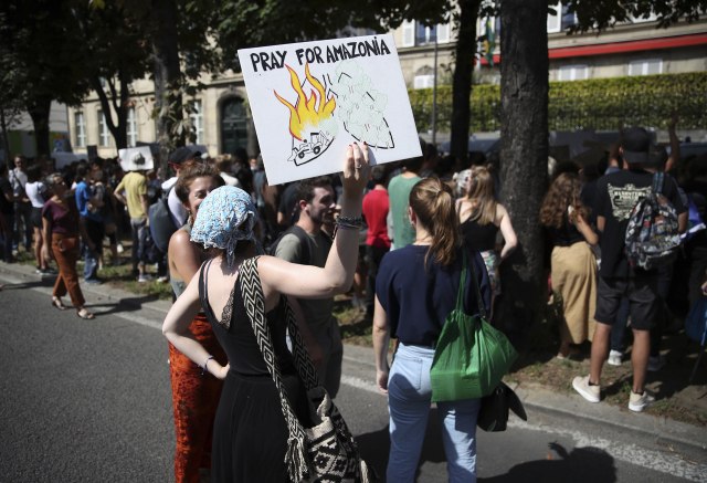 "Pobuna protiv izumiranja": Pariz i London protiv Bolsonara FOTO