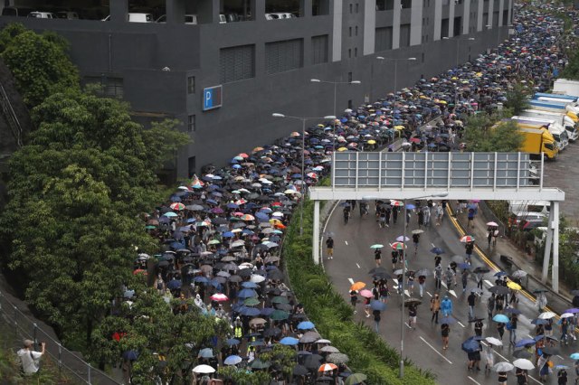 Hongkong: Demonstranti rušili 