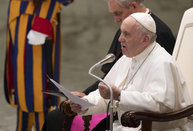 Vatikan: Papa se pomolio da požari u Amazoniji budu ugašeni