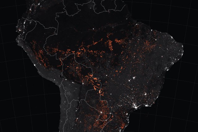Uznemirujuæi satelitski snimci: Vatra i dim se vide iz svemira FOTO