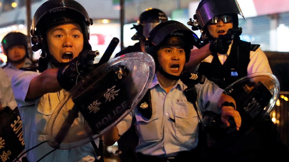 Hongkong protesti: Policajci koristili municiju i vodene topove protiv demonstranata