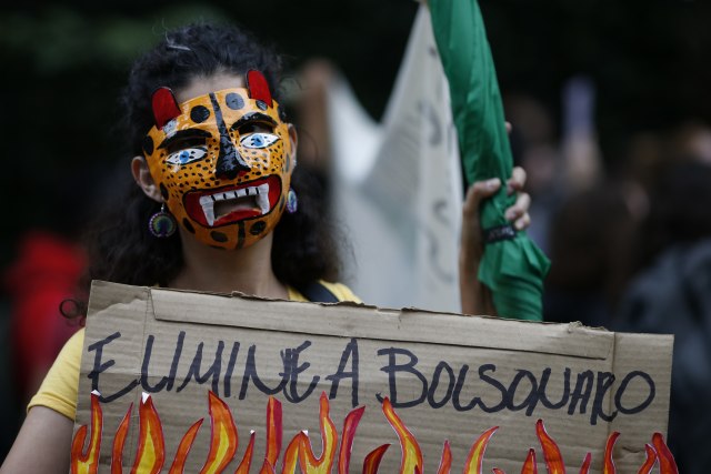 Bolsonaro, požari i Francuska: Vreðanje Brižit, Makron "idiot" i "kreten"
