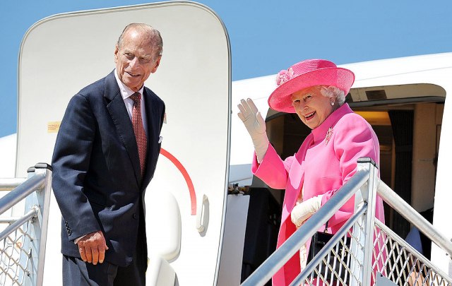 Kraljica Elizabeta II ima privilegije o kojima drugi èlanovi njene porodice mogu da sanjaju VIDEO