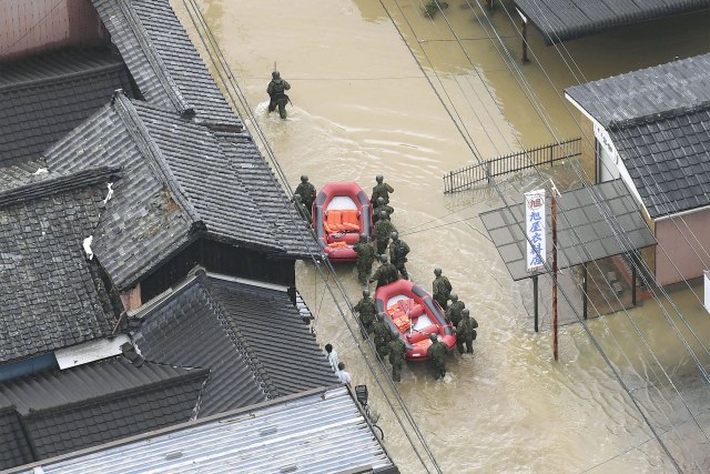 Japan je pogodila oluja: Troje je poginulo, nareðena evakuacija skoro 850.000 ljudi