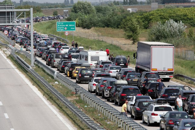 I dalje pojačan saobraćaj: Na Horgošu se čeka dva sata