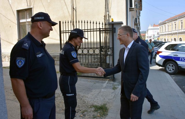 Ministar policije obišao radove na rekonstrukciji zgrade PS Negotin