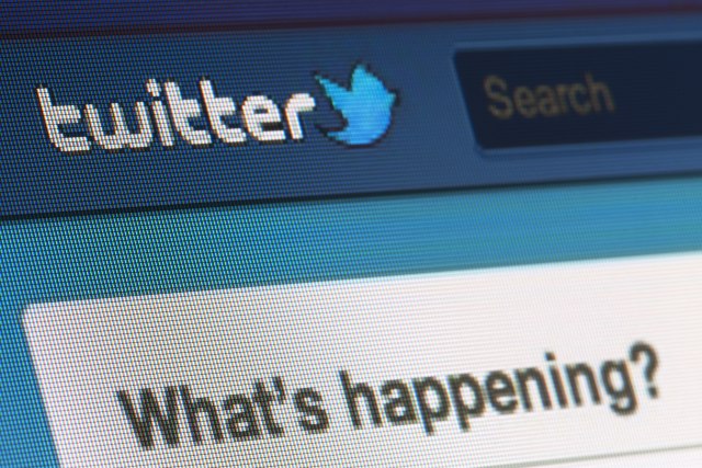 Sa hakovanog naloga direktora Tvitera objavljene rasističke i vulgarne poruke