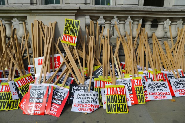 U britanskim gradovima protesti: 