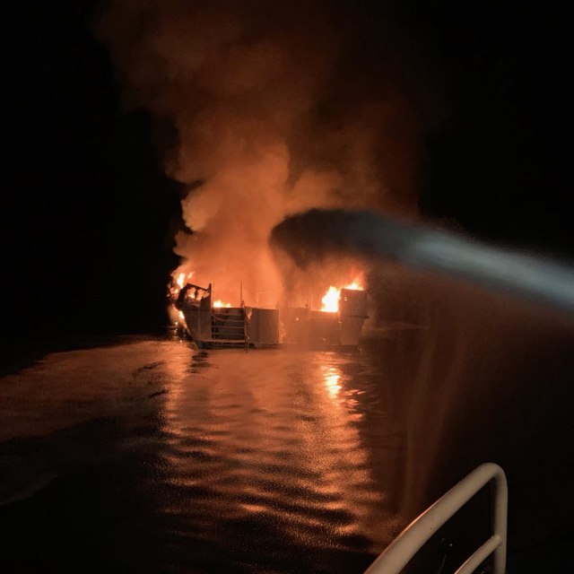 Zapalio se brod kod Los Anðelesa, ima žrtava FOTO